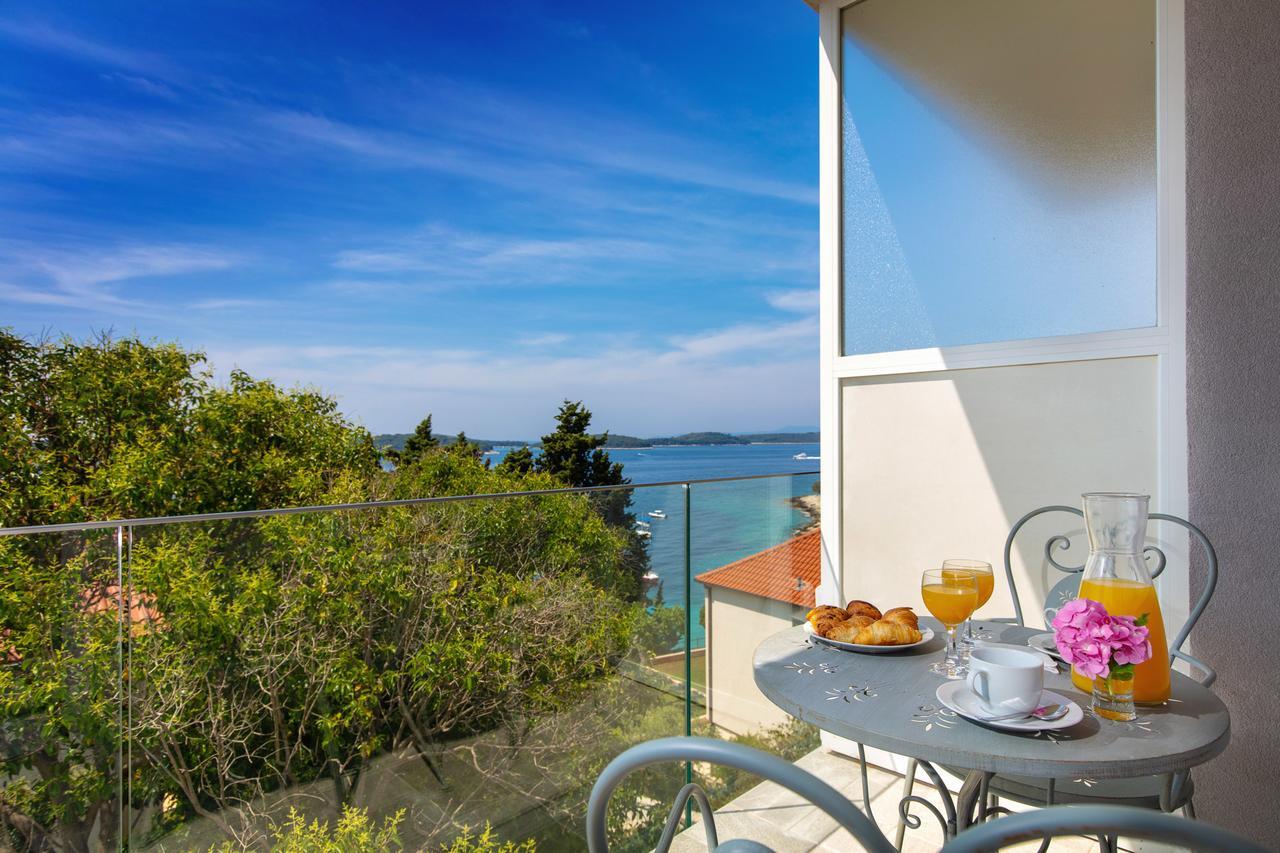 Pharia Hotel And Apartments - By The Beach Hvar Town Exterior photo